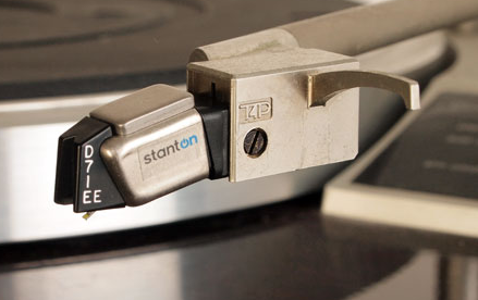 l720ee_mounted Stanton phono cartridge